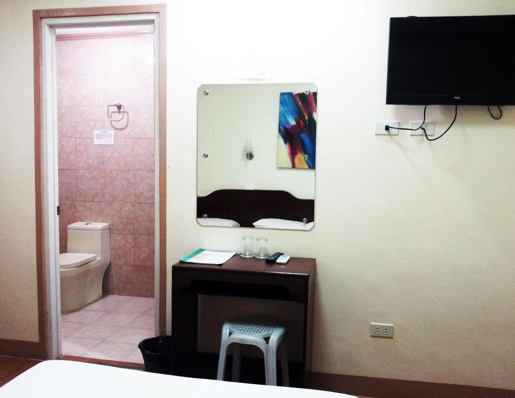 Хостел Reddoorz Near Old Tagbilaran Airport Екстер'єр фото