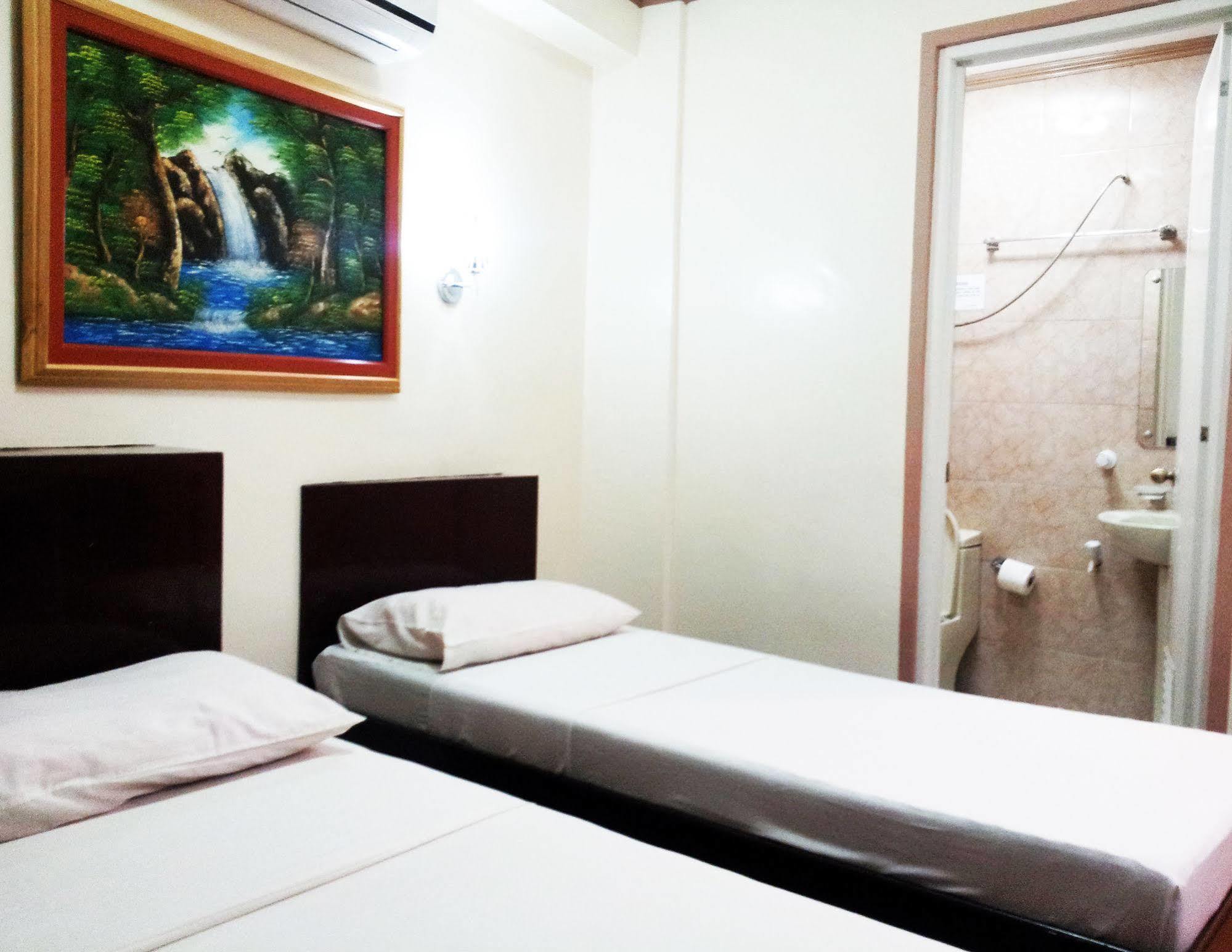 Хостел Reddoorz Near Old Tagbilaran Airport Екстер'єр фото